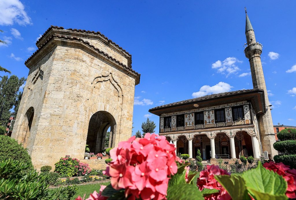 KUZEY MAKEDONYA’NIN ZARAFET SEMBOLÜ ALACA CAMİ